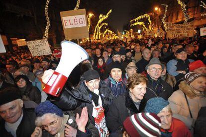 Protesta contra la nueva Carta Magna redactada a iniciativa del Gobierno húngaro, en Budapest.