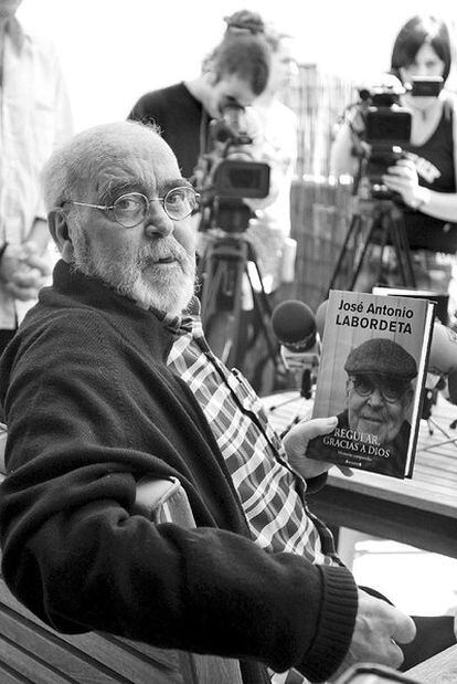 José Antonio Labordeta durante la presentación de su libro el pasado mes de mayo.