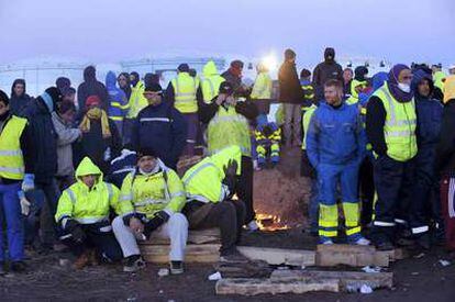 Los huelguistas bloquean la refinería de Fos-sur-Mer, la mayor del sur de Francia.