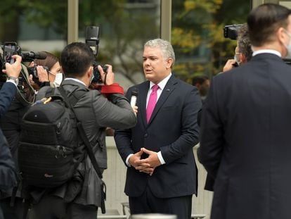 El presidente de Colombia, Iván Duque, habla con la prensa tras la reunión con el presidente del Banco Mundial, David Malpass, en la sede del organismo en Washington (EE UU).