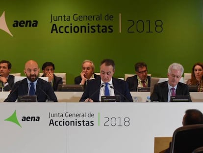 TCI se desprende del 2,7% de Aena tras el choque con el Gobierno