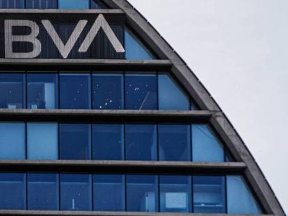 Fachada de la sede corporativa del BBVA, en el distrito de Las Tablas en Madrid. 