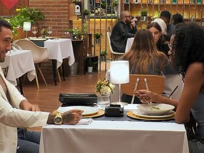 Fotograma del vídeo de 'First Dates' que se ha hecho viral estos días.