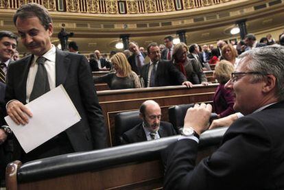 Zapatero, Blanco y Rubalcaba el pasado diciembre en el Congreso de los Diputados.