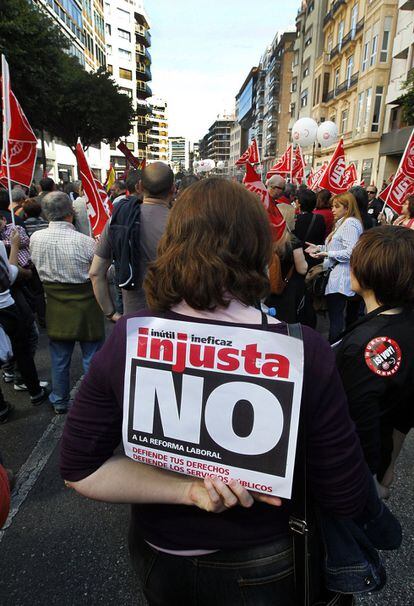 Valencia. 'Inútil, ineficaz, injusta. No a la Reforma Laboral'