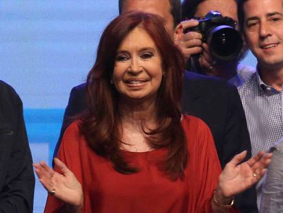 Cristina Fernández de Kirchner celebra el triunfo electoral que el domingo la convirtió en vicepresidenta de Argentina.