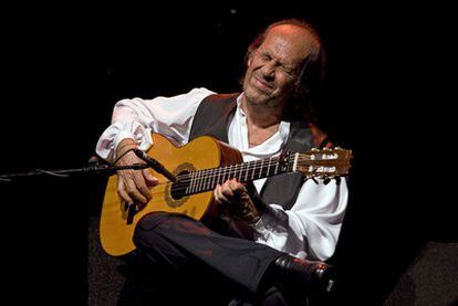 Paco de Lucía durante su concierto, que llenó el aforo.