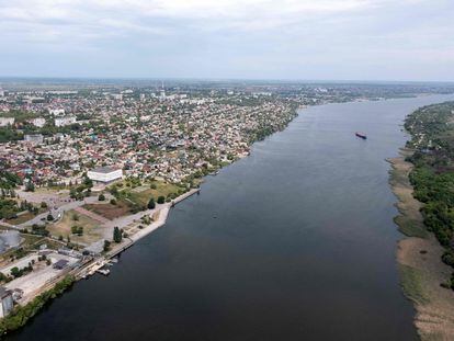 Una imagen aérea del pasado mayo muestra la ciudad de Jersón a orillas del río Dniéper.