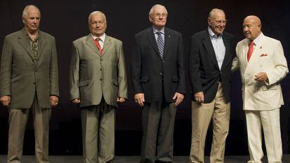 De izquierda a derecha: Bill Anders ('Apollo 8'), Victor Gorbatko, Neil Armstrong ('Apollo 11'), Jim Lovell ('Apollo 13') y Alexey Leonov.