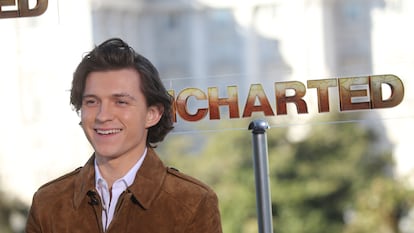 El actor protagonista Tom Holland, en el photocall de la película 'Uncharted', en el Teatro Real, a 8 de febrero de 2022, en Madrid (España). El film, una adaptación de la serie de videojuegos creada por Naughty Dog, es una precuela de la saga en la que se descubrirán los detalles de cómo el joven cazarrecompensas Nathan Drake (Tom Holland) llegó conocer a su mentor y amigo Victor Sullivan (Mark Wahlberg).
08 FEBRERO 2022;CINEMA;PHOTOCALL;TOM HOLLAND;UNCHARTED;CINE
Isabel Infantes / Europa Press
08/02/2022