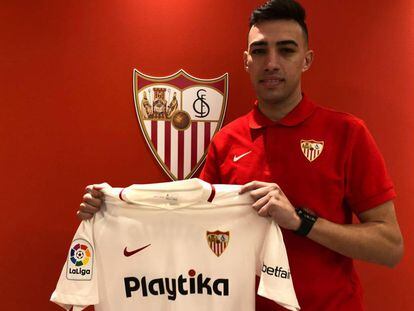 Munir posa con la camiseta del Sevilla. Jugará con el 19.