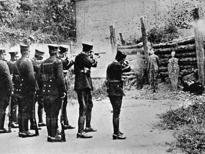 Fusilamiento de miembros de la Liga Nacional Defensora de la Libertad Religiosa en noviembre de 1927.