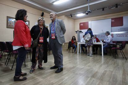 Votaci&oacute;n de las primarias del PSOE  en la agrupaci&oacute;n de Puente de Vallecas. 