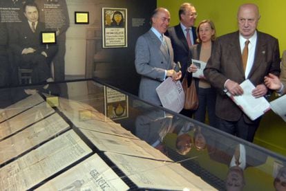 Alfonso Paz Andrade, Jos&eacute; Mar&iacute;a Arias y M&eacute;ndez Ferr&iacute;n, de izquierda a derecha primero, segundo y cuarto, en la muestra &#039;A Galicia do Galicia&#039;. 