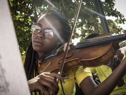 Mozart suena en los suburbios de Luanda