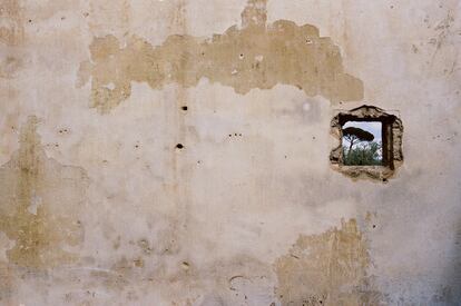 ‘Puglia, 1982’, del libro `Puglia. Tra albe e tramonti', (MACK, 2022).