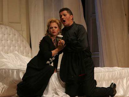 Inva Mula y Piotr Beczala, durante su actuación en <i>La traviata.</i>