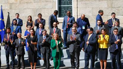 Foto de familia de los ministros de economía y representantes del directorio de CAF en la jornada previa a la reunión del ECOFIN en Santiago de Compostela.