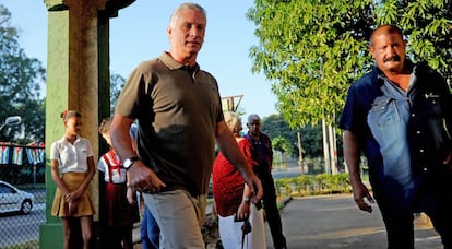 El vicepresidente Miguel Díaz-Canel, en un colegio electoral este domingo.