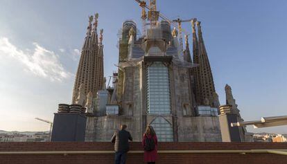 La Sagrada Família, vista des del terrat de l'edifici del carrer Mallorca.