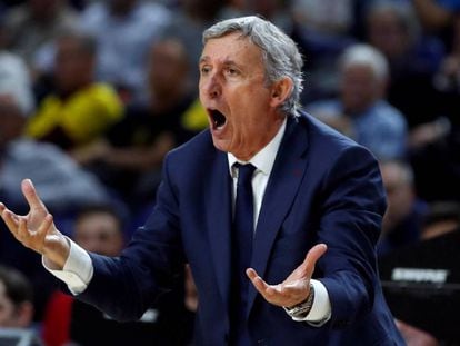 Pesic grita a sus jugadores