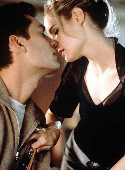Jude Law y Jennifer Jason, en 'Existenz' (1998), de David Cronenberg.