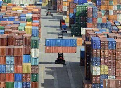 Una imagen de la zona de contenedores del puerto de Hamburgo, uno de los principales puntos de salida de las exportaciones alemanas.