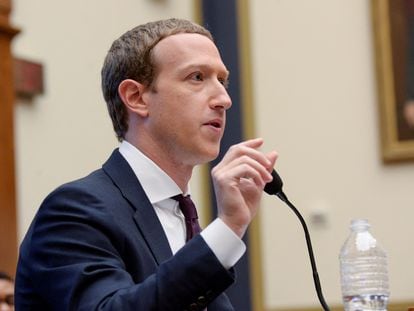El jefe de Meta, Mark Zuckerberg, compareciendo ante el Congreso de EE UU.