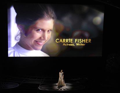 Una imagen de la actriz Carrie Fisher, durante el tributo a los actores fallecidos.