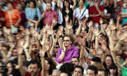 Votación a mano alzada en la acampada de Sol del pasado mayo.