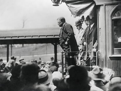 Theodore Roosevelt haciendo campaña para las elecciones de 1904.