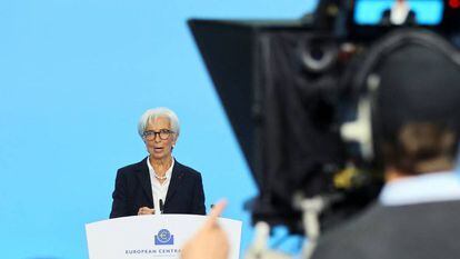 Christine Lagarde, presidenta del BCE, en la rueda de prensa posterior a la reunión del consejo de gobierno del 27 de octubre