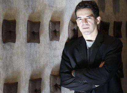 Paz Soldán presenta su nueva novela 'Los vivos y los muertos'.