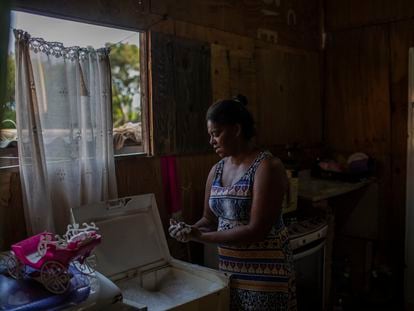 Una mujer en Ocupação Esperança, en Osasco (Brasil).