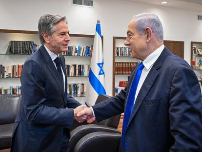 El secretario de Estado de EE UU, Antony Blinken, y el primer ministro de Israel, Benjamín Netanyahu, este martes en Tel Aviv.