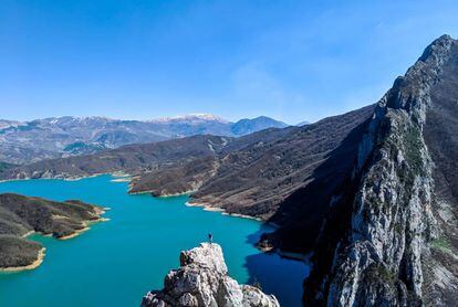El lago Bovilla, dentro del Parque Nacional del Monte Dajt, a las afueras de Tirana.