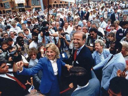 En los tiempos de senador, Joe Biden y su mujer en la campaña de 1988 en la que quiso presentarse a la Presidencia.