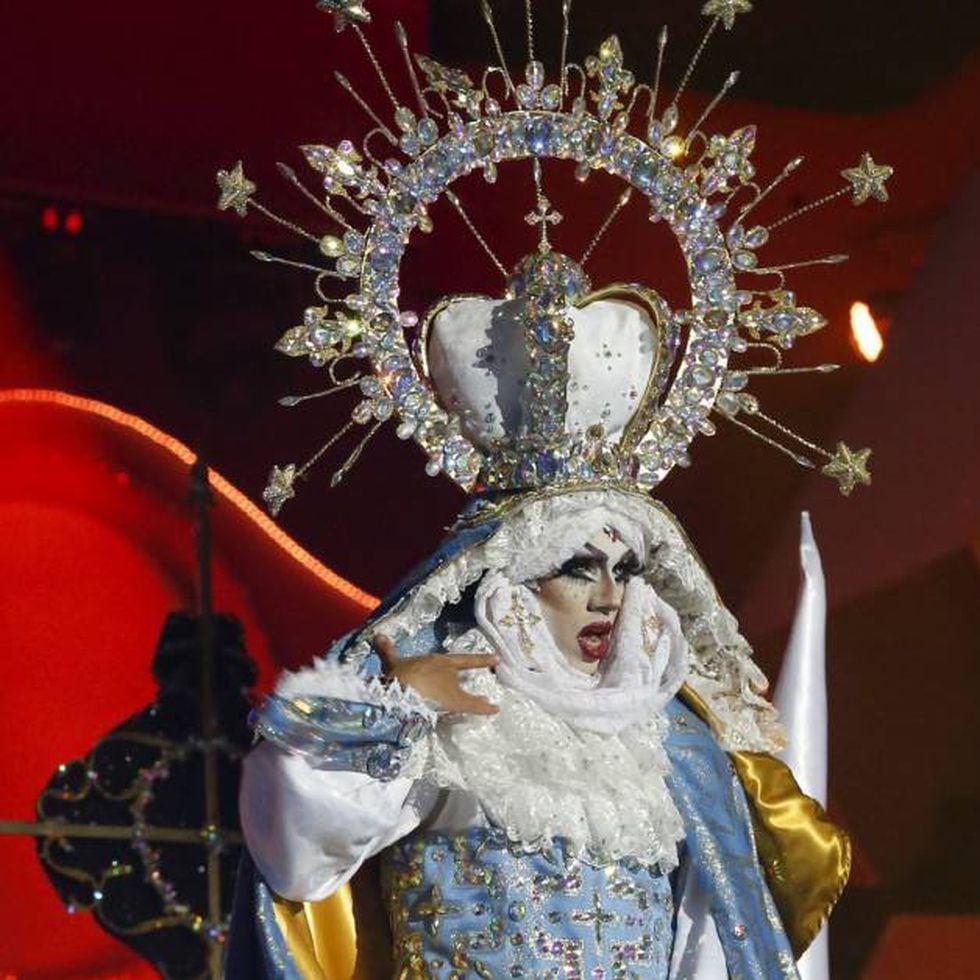 frequentie verklaren Ga op pad Archivada la causa contra el 'drag' que se vistió de Virgen en el carnaval  de Las Palmas | Politica | EL PAÍS