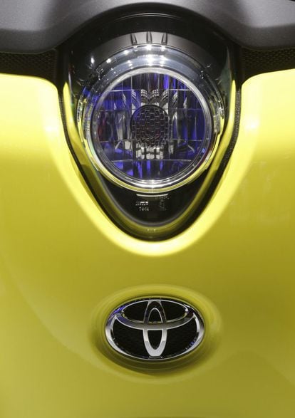 Logotipo de Toyota en el coche eléctrico I-Road.