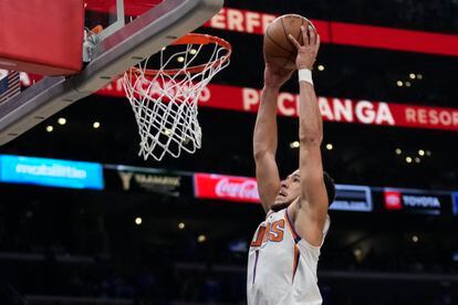 Devin Booker anotó 45 puntos esta noche frente a los Clippers.