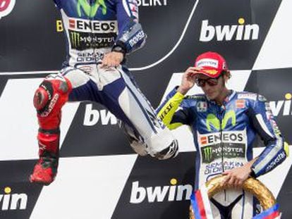 Lorenzo y Rossi en el podio de Brno.