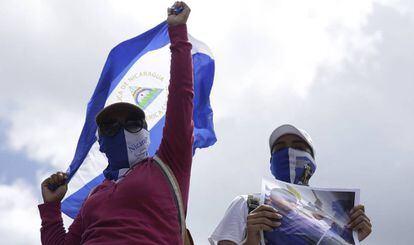 Manifestantes protestan el pasado 30 de agosto de 2018, en una marcha en ocasión del Día Internacional de los Desaparecidos realizada en Managua (Nicaragua).