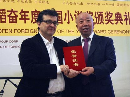El escritor español Javier Cercas recibe hoy en Pekín el premio Taofen
