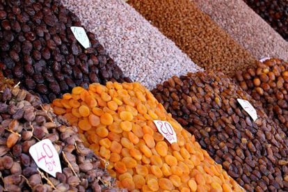 Moroccan_Dried_Fruit_and_Nuts_(4257384208)