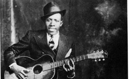 El guitarrista y cantante Robert Johnson, en una imagen fechada en 1935.