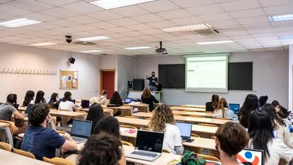 Alumnos en una clase en la Universidad Complutense de Madrid.