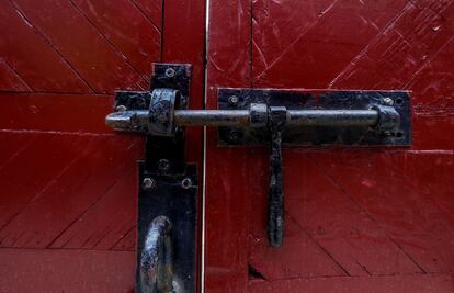 Cerrojo de una de las puertas de la plaza de toros de Las Ventas (Madrid).