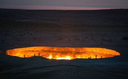 El cráter de Darvaza, más conocido como la puerta del infierno.