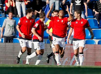 Los jugadores de Osasuna celebran uno de los goles.