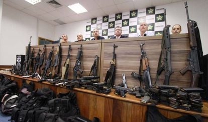 Armas decomisadas en una operación contra las milicias en Río en 2018.